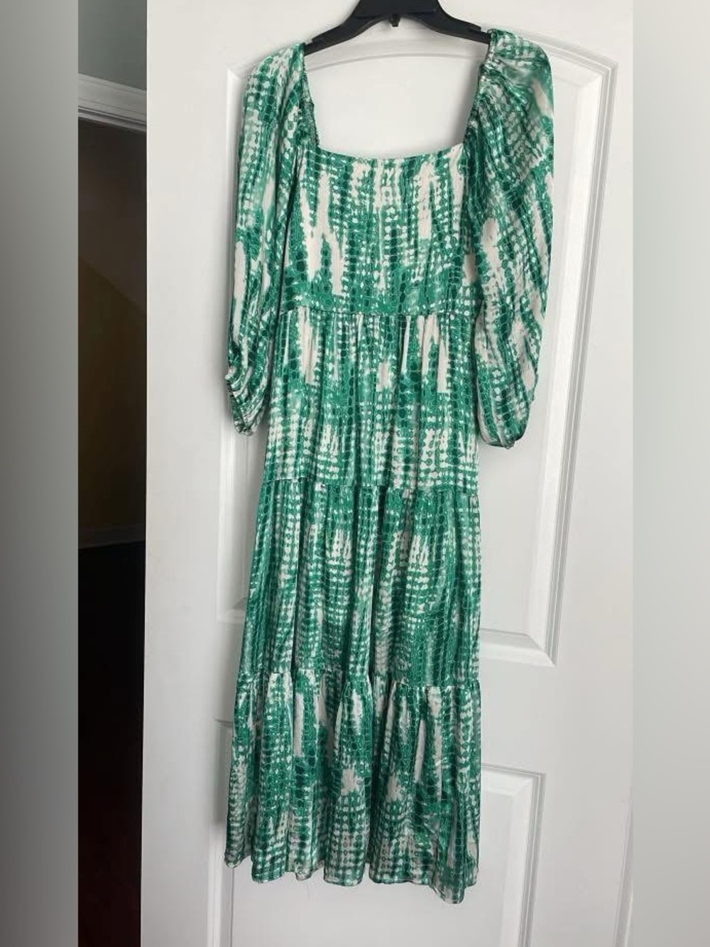 entro Green and White Tie-Dye Midi Dress with Square Neckline